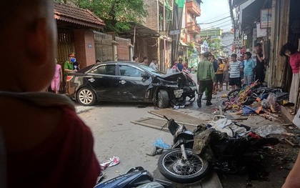 Hà Nội: Tai nạn liên hoàn giữa ô tô và nhiều xe máy, 3 người nhập viện