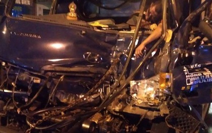Một tài xế tử vong sau va chạm trên quốc lộ, người vợ thoát nạn