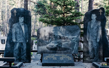Thăm thú nghĩa trang mafia độc đáo ở Nga: Khi còn sống khét tiếng bao nhiêu, lúc nhắm mắt cũng hoành tráng bấy nhiêu