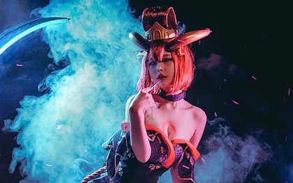 LMHT: Ngất ngây với bộ ảnh cosplay Evelynn Huyết Nguyệt đầy ma mị, sexy