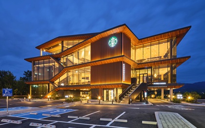 Starbucks Hàn Quốc mở cửa hàng lớn nhất từ ​​trước đến nay với view cực đỉnh và còn có cả tiệm bánh