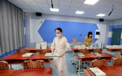 Học sinh Vũ Hán (Trung Quốc) chính thức trở lại trường sau thời gian cách ly