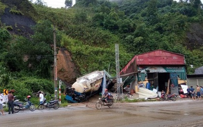 Hà Giang: Đất đá đổ ập xuống nhà dân khiến 1 học sinh tử vong