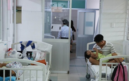 Vụ gần 100 học sinh nghi ngộ độc, 40 em vẫn phải nằm viện điều trị
