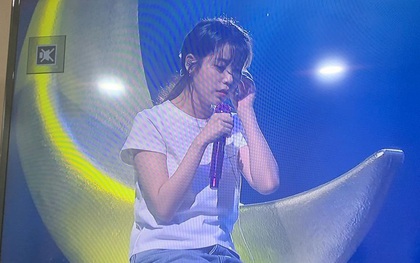 IU làm show miễn phí phát sóng truyền hình đã đành, còn hát liên tục 60 bài tặng fan, nhân viên tại trường quay xúc động đến... bật khóc!