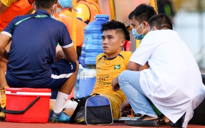 Thêm một tuyển thủ Việt Nam thấp thỏm với cái đầu gối, nghi chấn thương nặng như Duy Mạnh