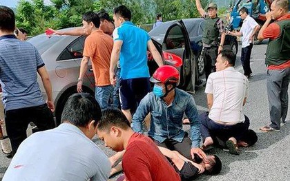 Nổ súng vây bắt nhóm đối tượng vận chuyển ma túy trên xe ô tô