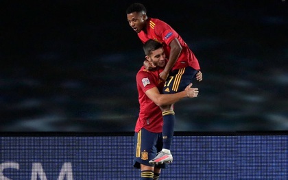 Thần đồng hứa hẹn kế nghiệp Messi đi vào lịch sử, giúp tuyển Tây Ban Nha đại thắng 4-0