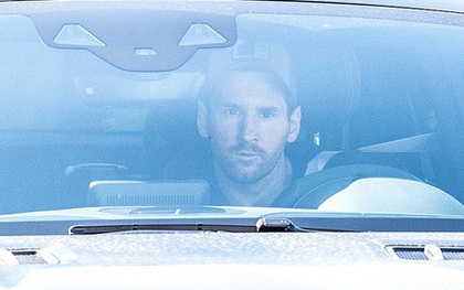 Messi tập buổi đầu tiên cùng Barca sau lùm xùm đòi ra đi, lại còn là người đến sớm nhất đội