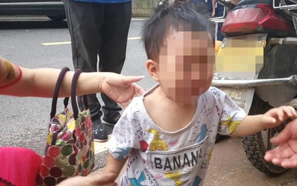 Bé gái hơn 1 tuổi bị bỏ rơi giữa đường với hơn 70 nghìn đồng cùng một dòng tin nhắn đau lòng từ gia đình