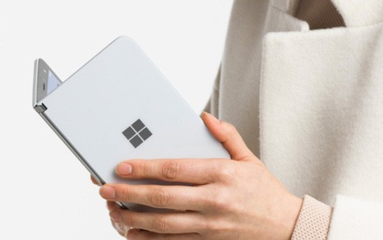 Samsung đang phát triển một chiếc smartphone màn hình gập mới sở hữu hình thức như Surface Duo?