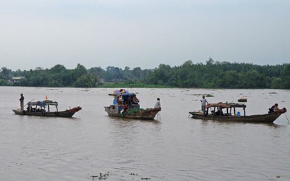 Tài công ngủ gật khiến sà lan đâm sập 5 ngôi nhà dọc sông Đồng Nai, 3 người bị thương