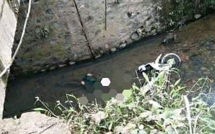 Phát hiện xác nam giới chìm cùng xe máy ở Lạng Sơn