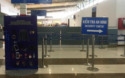 Phát hiện hành khách mang đèn pin phát tia lửa điện và gậy lên máy bay