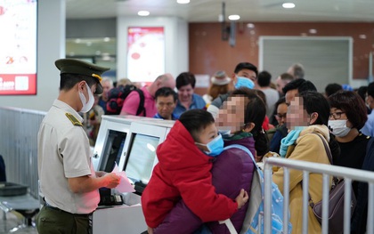 Nhiều hệ lụy khi người Việt về từ vùng dịch