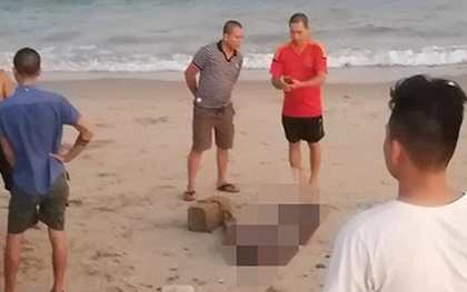 Tá hỏa khi phát hiện thi thể bị cột đá trôi dạt vào bờ biển ở Bình Thuận