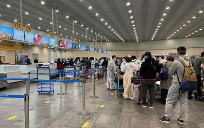 Hơn 340 công dân Việt Nam từ Nga về nước hạ cánh ở sân bay Vân Đồn
