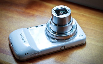 Nhìn lại Galaxy S4 Zoom: Nửa điện thoại, nửa máy ảnh, cộng lại thành thất bại