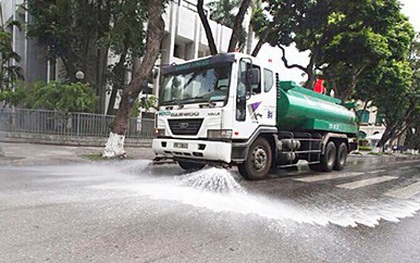 Hà Nội chi hơn 100 tỷ đồng rửa đường ngày nắng nóng