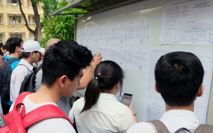 Gần 12h đêm, học sinh Hà Nội bỗng nhận được thông báo đổi địa điểm thi chuyên