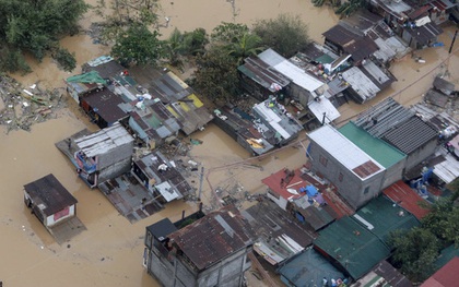 Nhiều vùng tại Philippines vẫn ngập sâu dù bão Vamco đã tan