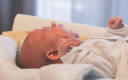 Bé trai bất ngờ tử vong khi mới 14 ngày tuổi, bố tố mẹ sơ ý làm con rơi khỏi bồn tắm nhưng chân tướng đằng sau gây phẫn nộ