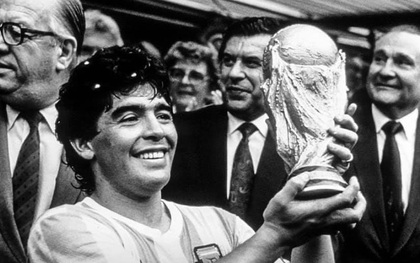 Mạng xã hội tràn ngập hashtag thương tiếc danh thủ người Argentina - Diego Maradona