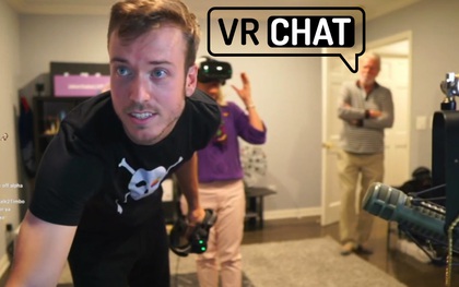 Nam streamer lần đầu cho bố mẹ thử chơi game VR và cái kết bất ngờ