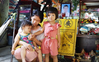 Bố mất vì ung thư máu, mẹ trẻ chết lặng ôm 2 con khờ dại: "Con bé cứ hỏi chừng nào cha mới dậy chở con đi chơi"