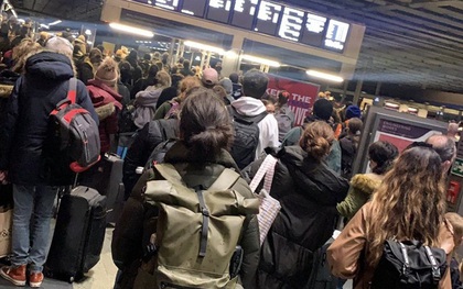 Anh áp dụng lệnh hạn chế mức cao nhất, hàng triệu cư dân và du khách bị xáo trộn