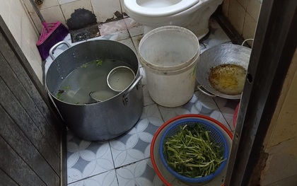 Bước vào toilet quán ăn, anh Tây "sốc nặng" khi chứng kiến cảnh tượng trước mặt, dân mạng Việt vào bình luận: Hãy quen với điều đó đi!