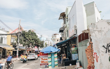 Hàng loạt căn nhà "siêu mỏng" chỉ vài m2 sau khi mở rộng đường ở Sài Gòn: "Tối ngủ chỉ nằm nghiêng"