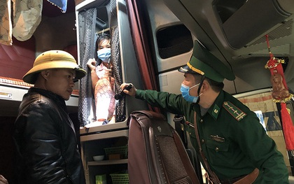 Người đàn bà "bí mật" bên trong cabin xe Container từ Lào về Việt Nam