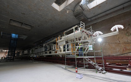 Cận cảnh siêu máy đào hầm tại dự án đường sắt Cát Linh - Nhổn đang được lắp đặt