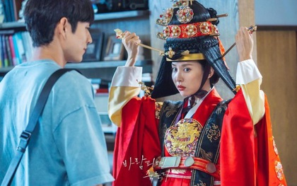 “Nữ hoàng cảnh nóng” Jo Yeo Jeong diện đồ Hoàng hậu ở Lừa Em, Cưng Tiêu Rồi!, lại nghĩ ra trò gì tra tấn chồng chăng?