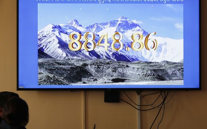 Ngọn núi cao nhất thế giới Everest đạt độ cao mới