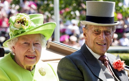 Nữ hoàng Anh và Hoàng thân được tiêm vaccine ngừa Covid-19