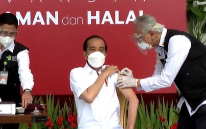 Tổng thống Indonesia tiêm vaccine Covid-19 do Sinovac của Trung Quốc sản xuất