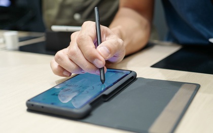 Galaxy S21 Ultra hỗ trợ S Pen, nhưng phải mua riêng và cần ốp lưng giá 70 USD để cắm bút
