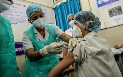 580 trường hợp phản ứng thuốc, 2 người tử vong sau 3 ngày tiêm vaccine Covid-19 ở Ấn Độ