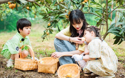 Trịnh Sảng bị netizen chỉ trích giả tạo khi đòi bỏ con mình nhưng lại lên show chăm sóc "con nhà người ta"