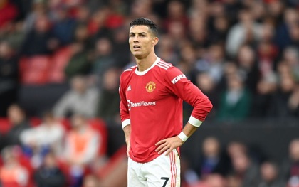 Ronaldo vào sân từ ghế dự bị, MU thoát thua hú vía trên sân nhà Old Trafford