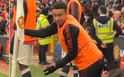 "Nằm im cũng dính đạn", sao MU bị fan chửi lây dù không ra sân