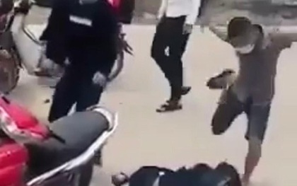 Nam sinh bị dìm xuống mương nước sau khi bị các đối tượng đánh ngất xỉu