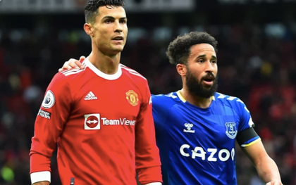 Người hùng Everton hé lộ cách xin áo của Ronaldo đang bực tức