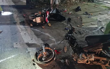 Hai xe máy tông nhau làm 2 người chết, 3 trọng thương