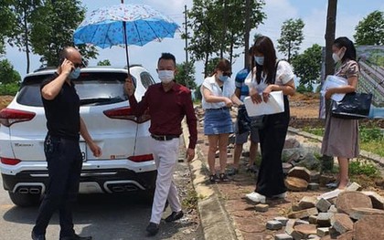 Bán vàng chạy theo "sốt đất", nhà đầu tư lâm cảnh "tiến thoái lưỡng nan"