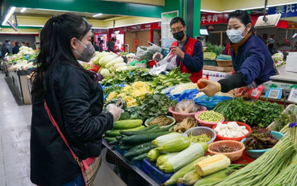 Nghịch lý ở Trung Quốc: Rau đắt hơn cả thịt lợn, dân tình xót tiền đến nỗi "thà ăn thịt còn hơn"
