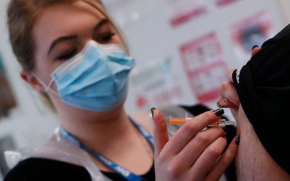 Mũi tiêm tăng cường có thể tăng ít nhất 70% hiệu quả vaccine chống lại biến thể Omicron