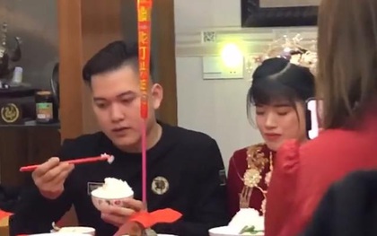 Em gái ăn cơm với gia đình trước khi về nhà chồng, phản ứng của anh trai ngồi cạnh khiến dân mạng cảm thán